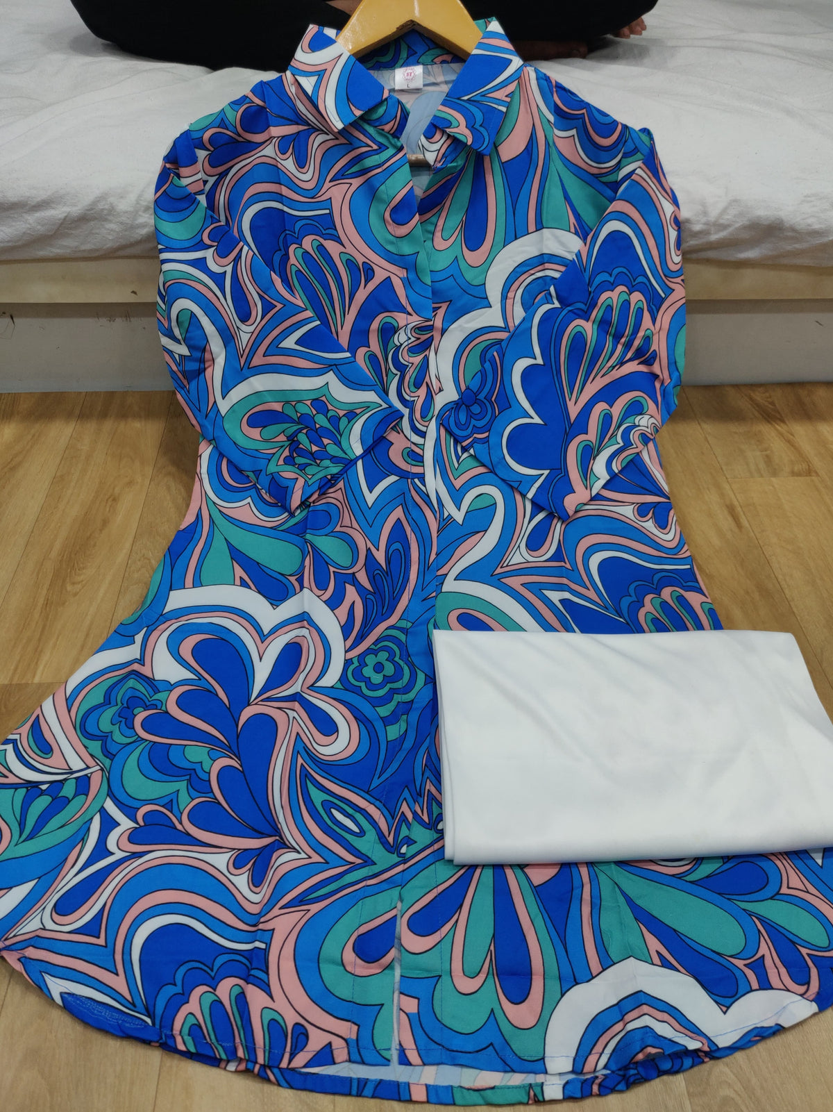 Trendy Multicolor Digital Print Kurti with White Lycra Plazzo – Elegant & Comfortable