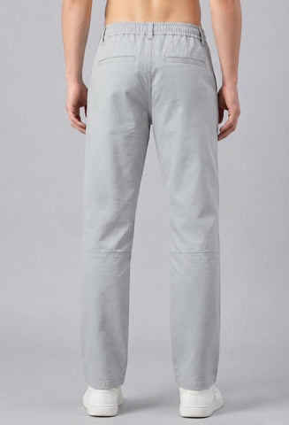 Men’s baggy fit grey cargo jogger pants streetwear look