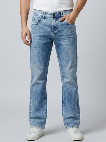 Men’s light blue washed straight fit jeans front view