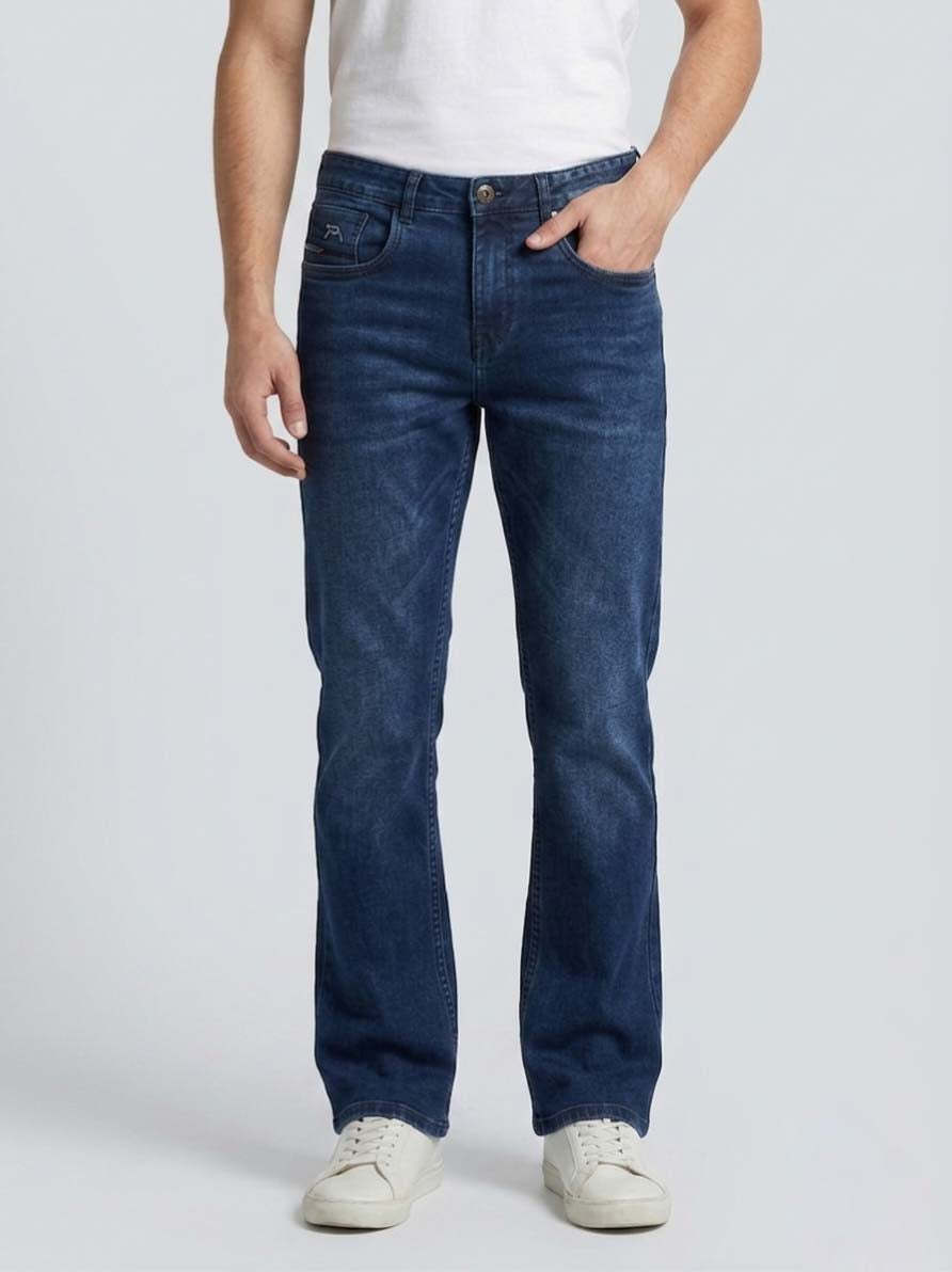 Men’s blue straight fit jeans front view